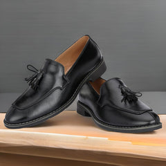 Attitudist Unisex Handcrafted Black Plain Tassel Loafer With Double Stitched Vamp